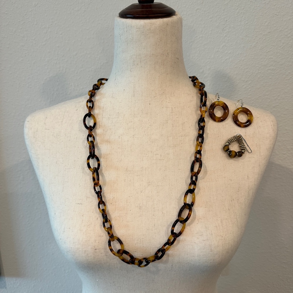 Vintage J. Crew Tortoise Shell Necklace with Non-Brand Wire Earrings and Ring